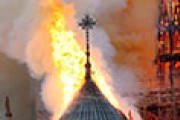 ユネスコ世界遺産 仏パリのノートルダム寺院で大規模火災に市民ら涙 海外の反応