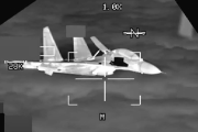 海外の反応　　中国軍機、米爆撃機に異常接近！B-52のスナイパーポッドから見た映像