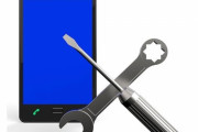 「修理依頼のスマホを開けてみたら、お金とメモが入ってたんだけど…」どうするべきか迷う文面