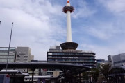 海外「人が全然いなくなってる・・・」外国人が京都を一日食べ回りする映像が海外で反響！