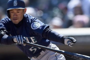 【海外の反応】イチローの芸術的なバント安打集をご覧ください「1時間くらい見られる」