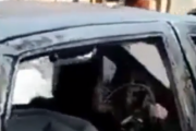 こんな車が公道を走っていたら驚く。廃車状態のまま牽引されていく車。海外の反応