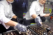 【動画あり】海外「韓国たこ焼きは清潔だ！マスクに2重の手袋で完全に衛生的に作る韓国たこ焼きを作る動画をご覧ください」　韓国の反応