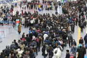 【韓国の反応】全国の空港で "出国大乱" を巻き起こした ... 空港保安検査要員80人 一斉退社、なぜ