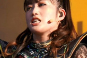聖飢魔Ⅱ vs BABYMETALのコンサートのプロショット写真　“もあと百々子がギター弾いてる”　【海外の反応】