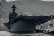 海外の反応　護衛艦「かが」新しい艦首でドックを出る