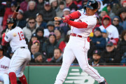 【海外の反応】吉田正尚が日本で苦手だった菊池雄星から豪快５号【大谷越え】