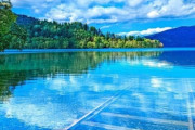 海外「そこは千尋のいる場所だった！ジブリの世界みたいだ！」北海道の湖に消えるレールが神秘的！（海外の反応）