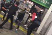 海外「コンビニを略奪する黒人ティーン達」
