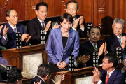 【海外の反応】衝撃！日本初の女性首相誕生に世界が熱狂！「歴史が作られた！」祝福と称賛が殺到する理由とは…