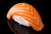 外国人「初めて寿司を食べたが無味すぎない？醤油の味しかしない」