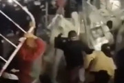 海外「中国で暴動。コロナ規制とボーナス延期に怒った労働者達が警察を圧倒。鉄パイプなどで攻撃」