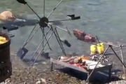 都会の喧騒から離れて。川の流れを感じながら肉を焼いて楽しむバーベキュー。海外の反応