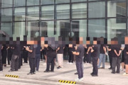韓国人「サムスン電子DX部門の社員たちが黒い服で出勤…半導体部門との成果給格差に抗議」