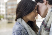 白人男性が街中で無造作に女の子にキスすることに日本人が反応！「間違いなくセクハラだと思いました」「日本はこういう人たちを入れてはいけない」海外の反応