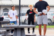 海外のドッキリ企画「「他人の飲み物を地面に叩き落してみたシリーズ」←日本でやったら通報されるやつやん