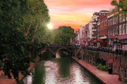 オランダには特定の季節に「道」と勘違いして人が落ちる運河がある→納得の光景