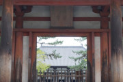 世界遺産の唐招提寺の柱に、カナダ人の子供が自分の名前を刻んで問題になってる　【海外の反応】