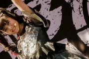 観客の盛り上がりがよく分かるBABYMETALのビデオ + BABYMETAL大好きな8歳の男の子　【海外の反応】