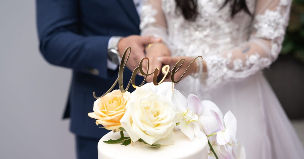 日本の新婦がエクスカリバーでケーキ入刀した結果ｗｗｗ【台湾人の反応】 | 海外の反応アンテナ
