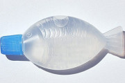 海外「日本人は本当にプラスチックが好きだよね・・・」タレ瓶から生まれたケータイする除菌抗菌液が話題にｗｗｗ