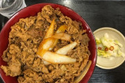 韓国人「韓国人が日本で食べて驚いたメガ盛りの料理がこちらです‥（ﾌﾞﾙﾌﾞﾙ」→「私も日本に住みたい」　韓国の反応