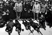 韓国人「1945年、敗戦直前の日本で射撃訓練を受ける女子学生を見てみよう」