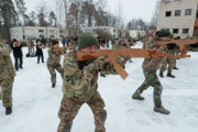海外「ロシア、新年のお祝いをキャンセルして軍事費に。戦争支持派は80%から25%に低下か」