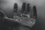 海外「世界中のどの映画も敵わない」日本映画が『雨』を完璧に使いこなしていると話題に