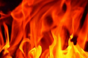 キャンドル100本に火をつけプロポーズに臨んだ男性、部屋を全焼させてしまうｗｗｗｗｗ