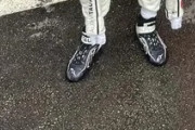 日本のF1ドライバーとNBA選手の身長差に世界が騒然！←「映画ツインズ続編」（海外の反応）