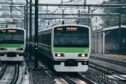 海外「日本の電車がイワシの缶詰じゃなくなってるらしいぞｗｗｗ」満員電車で有名な日本の電車も今はガラガラ！ 車内の様子に外国人からも驚きの声