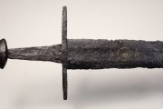 【海外】オランダの川で発見！1000年の歴史を持つ神秘の装飾剣がついに公開へ