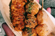 海外「Yakitoriって日本では串刺しにした鶏肉のことだけを指すの？」ニューヨークの屋外グルメイベント”スモーガスバーグ”で外国人が食べた焼き鳥が話題に！