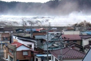 外国人「お前ら過去25年で最大の出来事は何？」日本「東日本大震災」