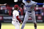 【海外の反応】大谷翔平の盗塁後の行動にファンが卑猥な妄想を働かせる「日本ではボカシが入る？」