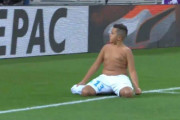 【海外の反応】始球式で暴走した伝説のマルセイユファンの少年「そんな悲しい背景が…」