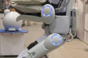外国人「日本が開発したパワードスーツで超人的に力が得られるらしいぞ！」