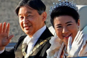 【即位祝賀パレード】韓国人「21世紀なのに、日本には王様が居るの？」ロールスロイスの代わりにセンチュリーに乗った天皇夫妻‥パレード中に涙も　韓国の反応