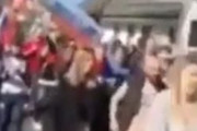 海外「ロシアでやれよ」 ドイツで親露デモを行うロシア人達