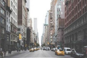ニューヨークの道路から出る蒸気はいったい何？「いつも不思議だった」「日本とは違うなw」海外の反応