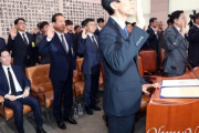 韓国人「宣誓を拒否した検事が法廷に…サーモン酒パーティー疑惑、今日がハイライト」
