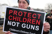 海外「アメリカでスクールシューティングを無くす唯一の方法は子供を殺さないことを利益化することだ！！」