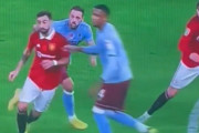 【海外の反応】足腰が弱すぎるサッカー選手をご覧ください「またコイツかｗ」
