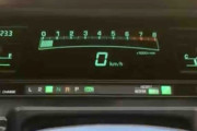 【海外の反応】1991年式トヨタクラウンの装備が先進的すぎる！