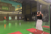 【GIF】韓国人「野球上手すぎる日本人美女がこちら！」→プレイが凄すぎて草ｗｗｗ