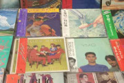 海外「俺の日本のレコードコレクション」【YMO, 山崎ハコ, うる星やつら, 他多数】→「とんでもなくすごいレコードだらけじゃん」「Nani?!」「嫉妬するわ」