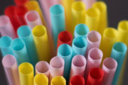 カナダ政府、2021年を目途にプラスチック製品使用制限を目指す[海外の反応]