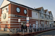 トランスジェンダーのスタバ店長、自分の性別を間違えた客を罵倒＆ビンタして批判殺到・・