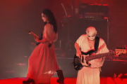 【海外】BABYMETALの武道館公演「悪夢の輪舞曲」のイントロに名前はある？